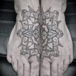 Tattoo auf den Fuß Männer - Снимка Beispiel des fergent Tätowierung auf 1