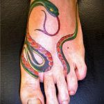 татуировка на краката змия 1