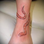 татуировка на краката змия 2