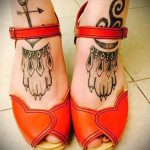 Татуировки на краката вълча лапа 1