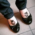 Татуировки на краката вълча лапа 2