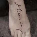 надпис за татуировка на стъпалото - снимков пример за завършена татуировка от 23.05.2016 г. 5