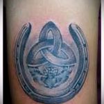 Patkó tetoválás fotó - tetoválás a jó sporthoz 6264 tatufoto.ru