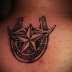 Patkó tetoválás fotó - tetoválás a boldogsághoz és a szerelemhez 4302 tatufoto.ru