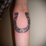 Patkó tetoválás fotó - tetoválás szerencse boldogság vagyon fotó 2321 tatufoto.ru