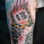 Hufeisen -Tätowierung - Tattoo Glück bringen Glück Liebe 2018 tatufoto.com