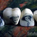 A tetoválás a fogakon a 141 -es szám a minta érdekes változata, amely könnyen használható felülvizsgálathoz és alkalmazáshoz, mint tetoválás a fogakon