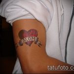 татуировката мама # 52 е интересна версия на модела, която може успешно да се използва за преразглеждане и приложение като татуировка мама вечност