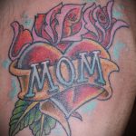 татуировка мама # 5 е прилична версия на модела, която може лесно да се използва за трансформиране и прилагане като татуировка на шеф на мама