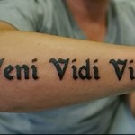 надпис татуировка в латински вариант