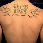 татуировка надписи на обратния пример