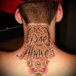 татуировка на врата