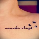 татуировка надписи на ключицата