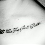 надпис татуировка на ключицата 4