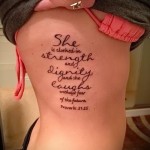 татуировка върху ребрата надписи 1