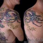 Rovartetoválás - nagy bogár az ember vállán