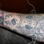 Rovartetoválások - pókhálók és csótányok