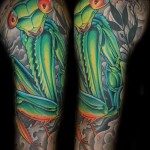 Rovar tetoválás - élénkzöld sáska