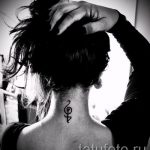 bilješke o tetovaži na vratu - fotografija gotove tetovaže s 02082016 21192 tatufoto.ru