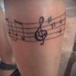 Tattoo -Zetteln auf sein Bein - ein Foto des fertigen Tätowierung 02082016 2078 tatufoto.com