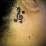 bilješke o tetovaži iza uha - fotografija gotove tetovaže s 02082016 5093 tatufoto.ru