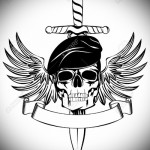 koponya szárnyakkal egy barettben és egy kés - egy katonai ember tetoválásának vázlata