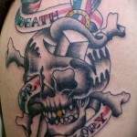 tetováló kés, koponya, sas és betűk