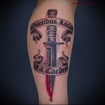 tetoválás hadsereg kés vérben és felirat