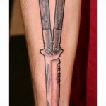 összecsukható pillangó kés tetoválás (fotó a tetoválásról)