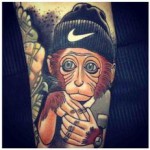 Majom tetoválás - fekete nike kalapban