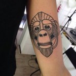 Majom tetoválás - pofa a karon
