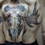 Szarvaskoponya szarv tetoválással