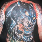 párduc tetoválás - nagy rajz, vigyorral az egész hátán