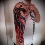 párduc tetoválás a karon és a vállon