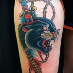 párduc tetoválás hurokkal és késsel a fejben