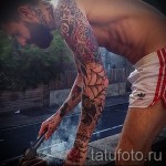 web tetoválás a karján 1