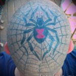 pókháló tetoválás a fején 1