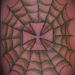 Pókháló tetoválás a könyökön