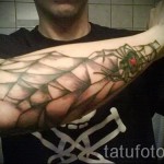 pókháló tetoválás - egy változat a könyöktől a férfi kezéig