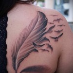 nagy toll és madárraj - toll tetoválás fotó