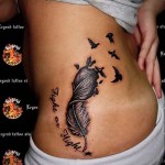 toll és madártetoválás női szamáron (fenék - oldal - comb)