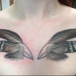 Hat toll tetoválás a mellkason