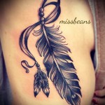 három toll és felirat - toll tetoválás fotó