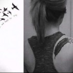 vázlat és kész tetoválás madarakkal és tollal