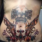 tetováló pisztolyok a gyomorban - fotó a kész tetoválásról 01092016 8194 tatufoto.ru