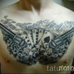 tetováló fegyverek a mellkason - fotó a kész tetoválásról 01092016 2171 tatufoto.ru