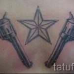 tetováló fegyverek a mellkason - fotó a kész tetoválásról 01092016 13182 tatufoto.ru