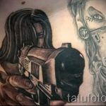 tetováló lány fegyverrel - fotó a kész tetoválásról 01092016 1039 tatufoto.ru