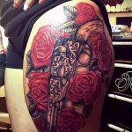 Tattoo -Pistole auf den Oberschenkel - ein Foto des fertigen Tätowierung 01092016 1054 tatufoto.ru