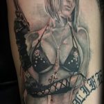 tetováló lány pisztollyal - fotó a kész tetoválásról 01092016 1075 tatufoto.ru